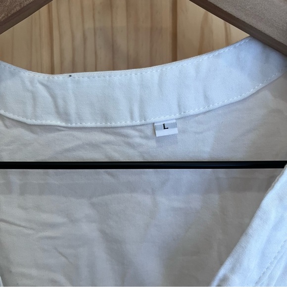 5/$30🦄 Embroidered Boho Top - Picture 2 of 3